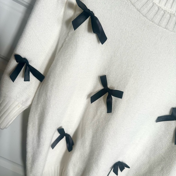 Cute bow sweater - Picture 4 of 5